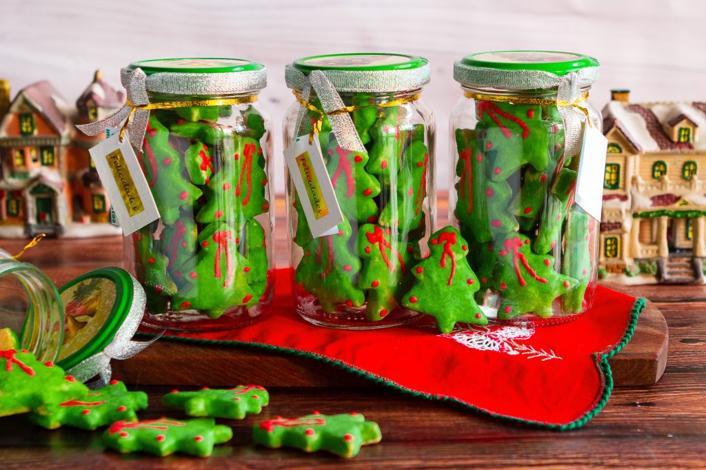 Foto de galletitas navideñas con ambientación.
