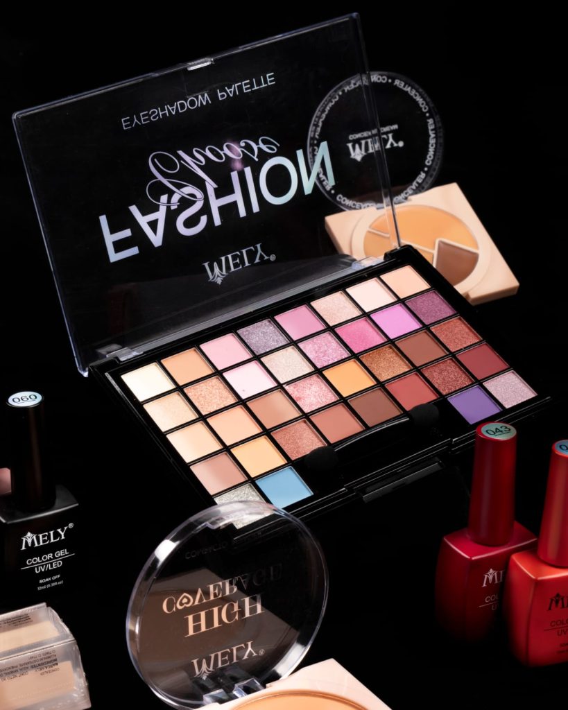 Fotoproducto ambientado para redes sociales de maquillajes Mely