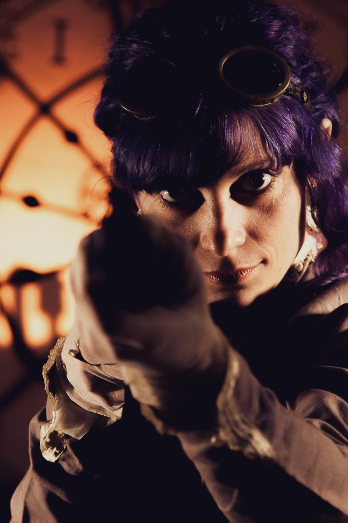 Book temático en estudio con fondo de reloj y escenografía para miembros de Sociedad Steampunk Argentina. 